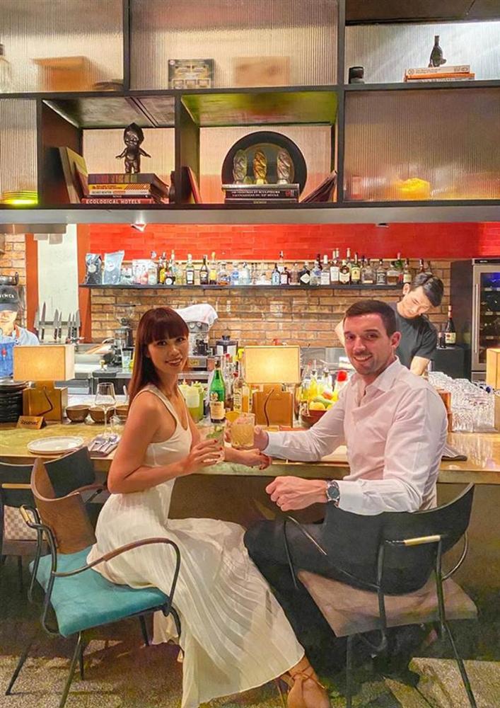 Siêu mẫu Hà Anh cãi nhau với chồng, bất chợt nhìn thấy con gái bé bỏng làm một hành động khiến cô phải khựng lại-1