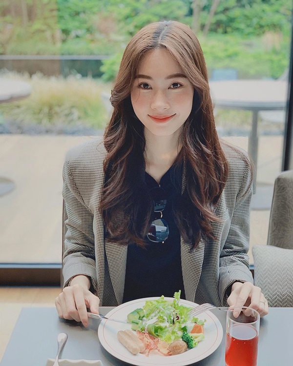 Cuộc chiến eo thon tại street style sao Việt: Ngọc Trinh trứ danh là thế vẫn bất phân thắng bại với Sĩ Thanh-5