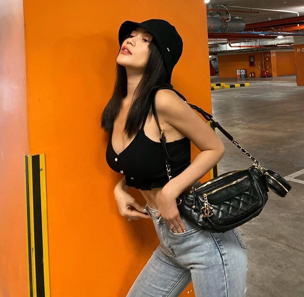 Cuộc chiến eo thon tại street style sao Việt: Ngọc Trinh trứ danh là thế vẫn bất phân thắng bại với Sĩ Thanh-11