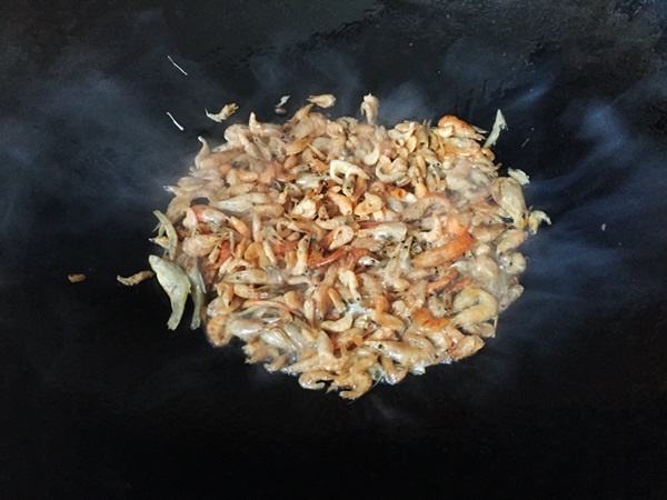 Có món tôm rang dân dã mà phòng cảm cúm hiệu quả vô cùng, 90% các mẹ chưa biết!-2