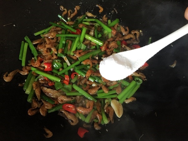 Có món tôm rang dân dã mà phòng cảm cúm hiệu quả vô cùng, 90% các mẹ chưa biết!-5