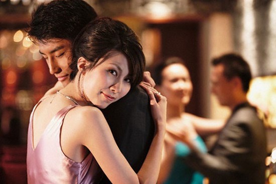 Chồng gian tình với giúp việc, vợ hành xử chẳng giống ai khiến chồng phải cúi đầu