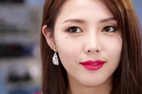 3 nốt ruồi trời sinh đào hoa,
