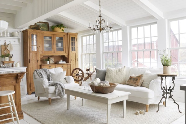 Gia đình trẻ sống hạnh phúc trong ngôi nhà màu trắng, xung quanh là cây cỏ xanh tươi đẹp như giấc mơ-4