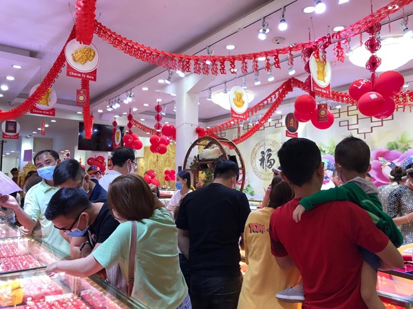 Giá vàng hôm nay 24/2, cảnh báo đà lên 50 triệu/lượng-1