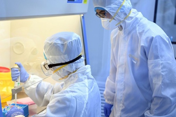 Trung Quốc tìm thấy virus corona trong nước tiểu của bệnh nhân-1