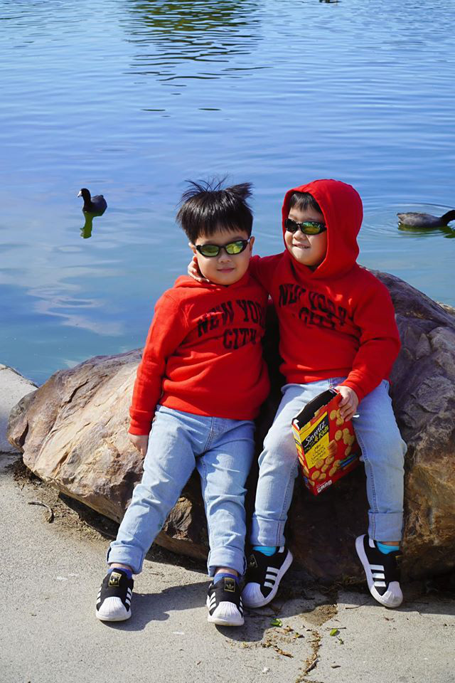 3 cặp sinh đôi nhà sao Việt nổi như cồn trên mạng xã hội: Bé con lai đã lớn phổng phao như thiếu nữ, cùng bố mẹ sống đầy trải nghiệm nơi trời Tây-5