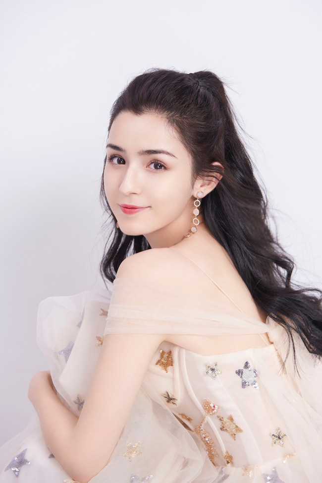 Hậu lùm xùm ly hôn Angelababy, Huỳnh Hiểu Minh bị đồn nuôi tình nhân bên ngoài và cô gái ấy lại là mỹ nhân Tân Cương tai tiếng này?-2