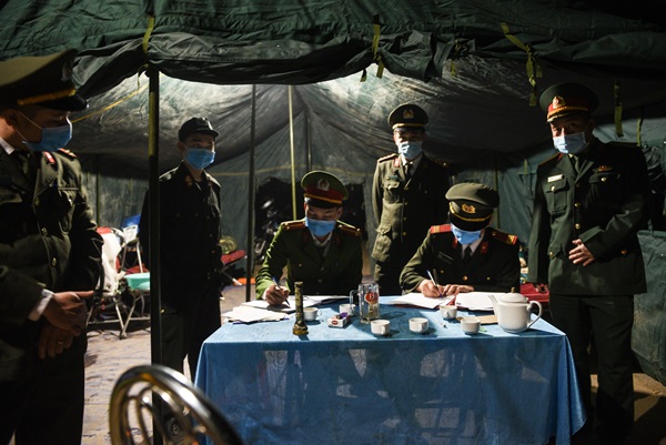 Nhịp sống ở tâm dịch Sơn Lôi những ngày phong toả-3