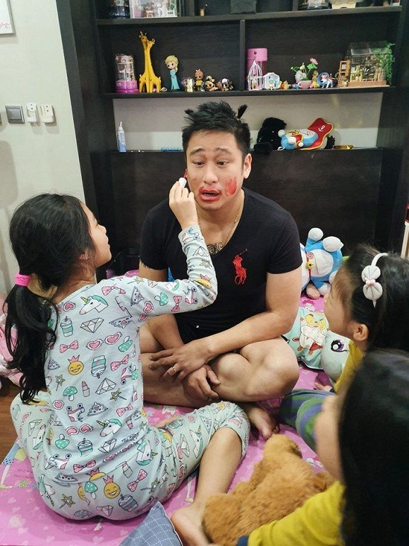 Hình ảnh dở khóc dở cười của Minh Tiệp khi ở nhà trông con mùa dịch corona-3