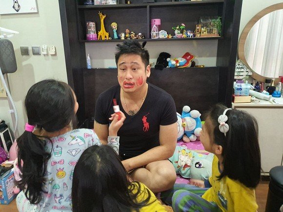 Hình ảnh dở khóc dở cười của Minh Tiệp khi ở nhà trông con mùa dịch corona-4