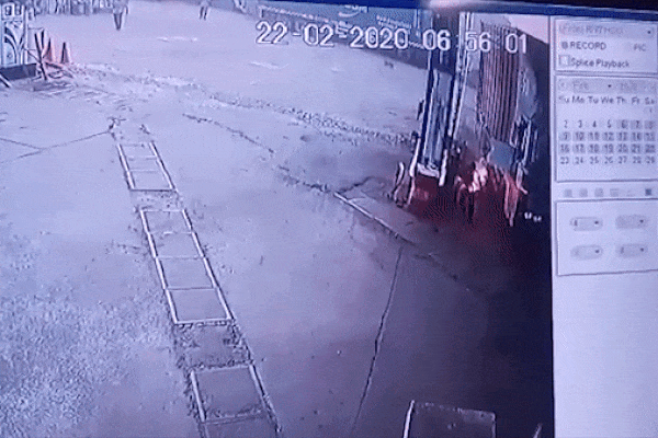 Người đàn ông bốc cháy khi đang đổ xăng cho xe