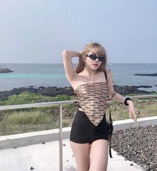 Chi Pu quấn khăn ra đường tưởng phản cảm ai ngờ lại sang chảnh đến lạ-11