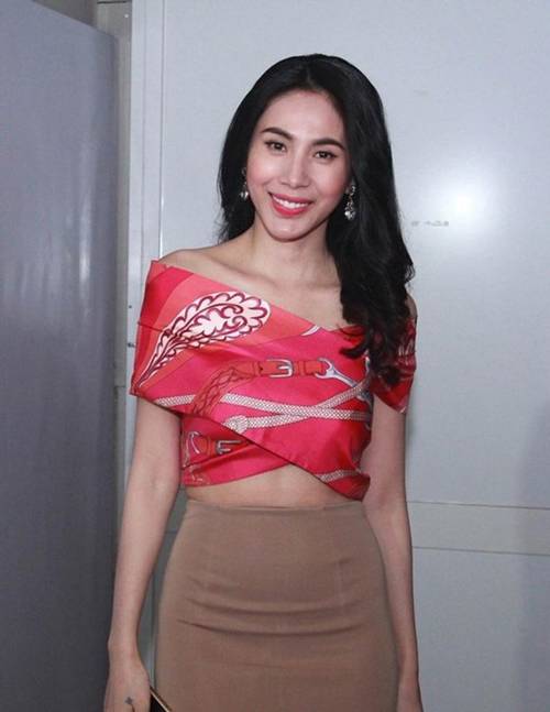 Chi Pu quấn khăn ra đường tưởng phản cảm ai ngờ lại sang chảnh đến lạ-4