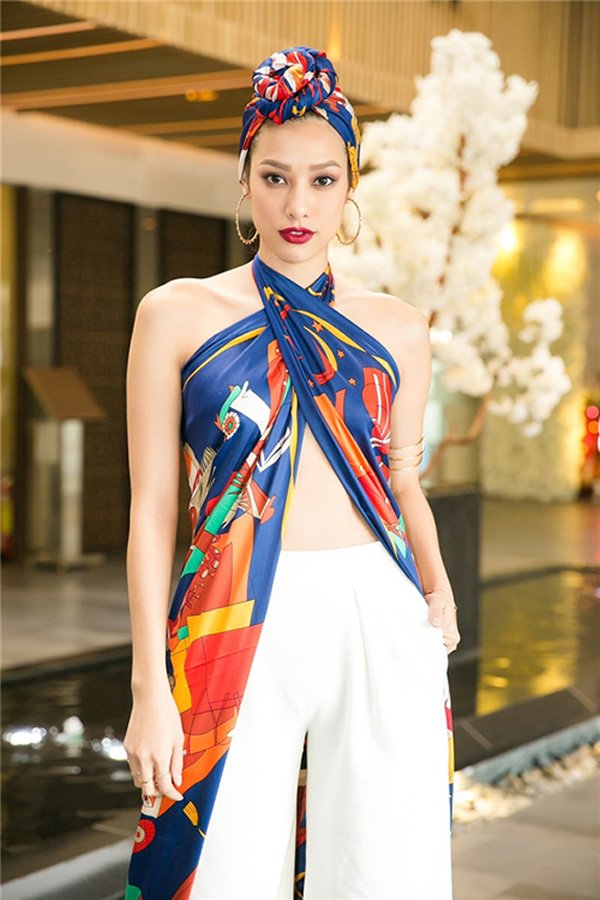 Chi Pu quấn khăn ra đường tưởng phản cảm ai ngờ lại sang chảnh đến lạ-18