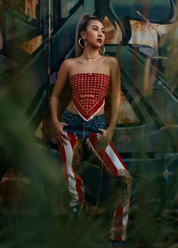 Chi Pu quấn khăn ra đường tưởng phản cảm ai ngờ lại sang chảnh đến lạ-19