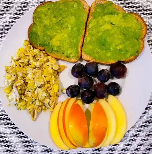 Không dừng lại ở vòng eo 56, Ngọc Trinh - Phạm Hương giữ dáng vô cùng hà khắc-8