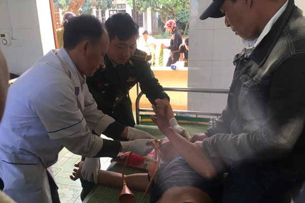 Hàn gắn tình cảm với vợ bất thành, dùng dao nhọn và thuốc trừ sâu để giải quyết-2