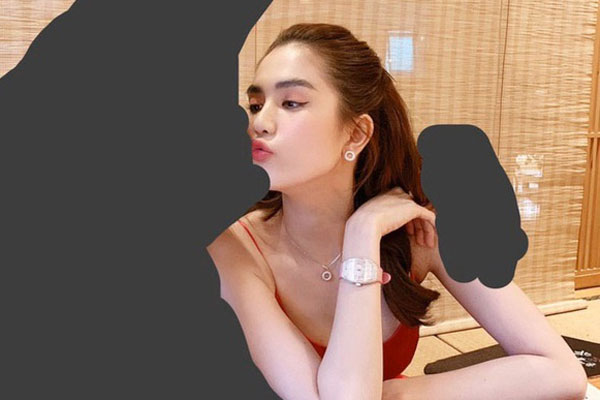 Phượng Chanel tự tin đọ sắc bên Ngọc Trinh nhưng sự chú ý lại dồn vào cách tạo dáng khó hiểu của Nữ hoàng nội y-6