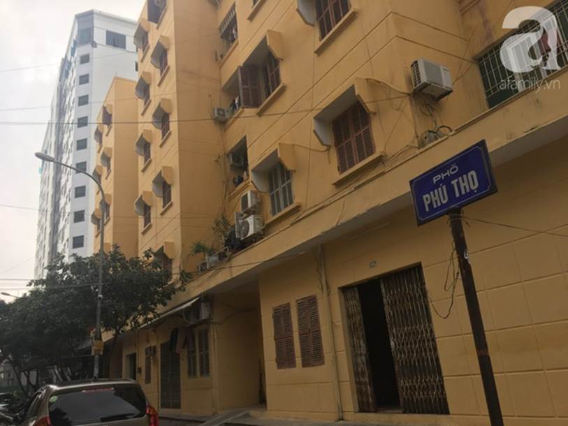 Hải Dương: Xót xa người mẹ bất lực ngăn cản con gái nhảy từ tầng cao chung cư xuống sân tự tử-1