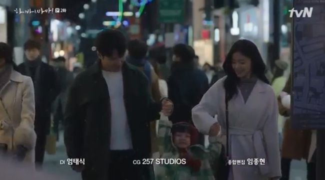 Hi Bye, Mama tập 2: Kim Tae Hee nghẹn ngào nhìn chồng sánh bước bên vợ mới, chạm mặt nhau nhưng không nhận ra-2