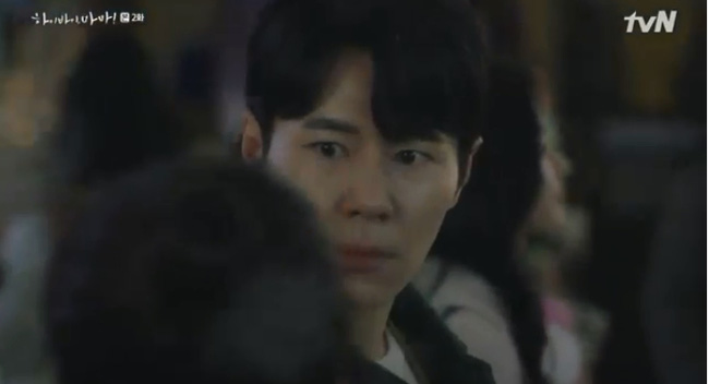 Hi Bye, Mama tập 2: Kim Tae Hee nghẹn ngào nhìn chồng sánh bước bên vợ mới, chạm mặt nhau nhưng không nhận ra-4