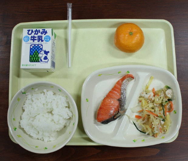 Nhân viên nhà bếp nhiễm Covid-19 chia đồ ăn cho gần 200 học sinh Nhật-1
