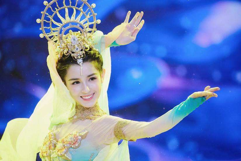 Mỹ nhân Tân Cương bị nghi lộ clip nóng, ngoại tình với 2 tài tử là ai?-9