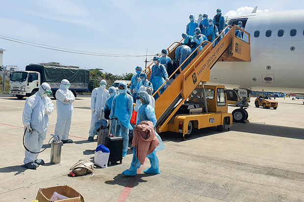 Vụ 80 người từ tâm dịch Daegu đến Đà Nẵng: 1 nam thanh niên bị sốt, 20 khách Hàn Quốc tạm chấp nhận cách ly tại bệnh viện-1