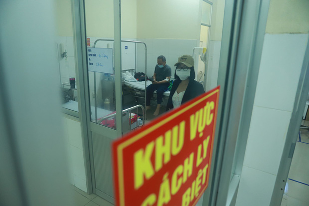 Vụ 80 người từ tâm dịch Daegu đến Đà Nẵng: 1 nam thanh niên bị sốt, 20 khách Hàn Quốc tạm chấp nhận cách ly tại bệnh viện-5