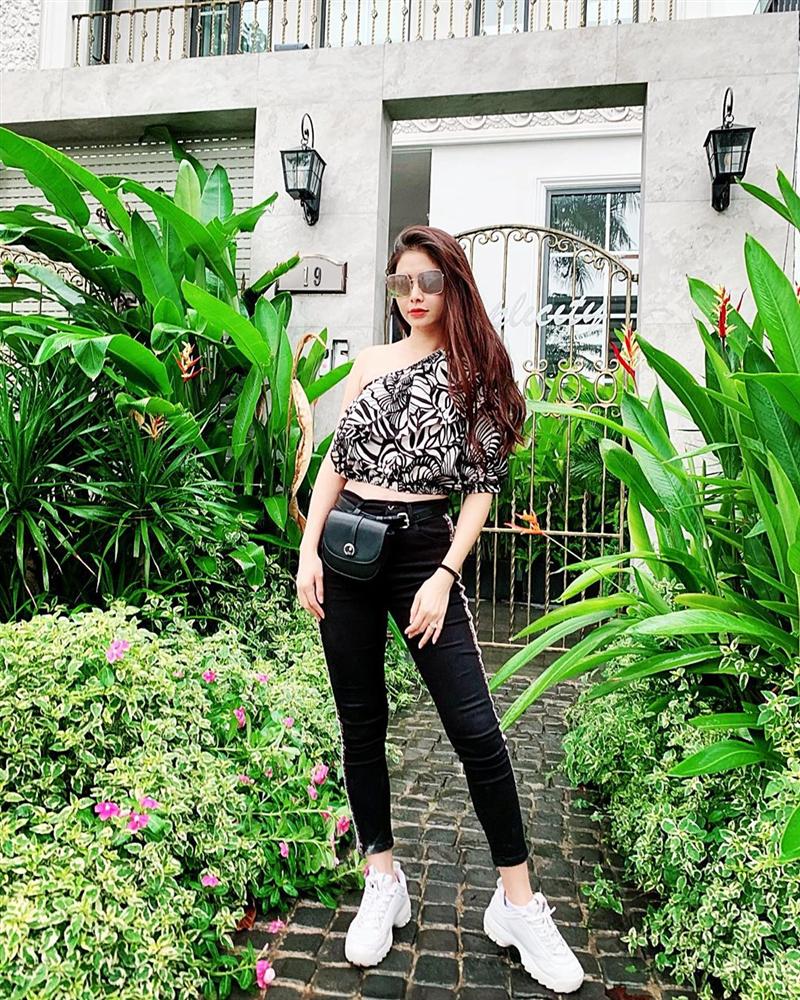 Bà xã Đăng Khôi tự tố mình bụng bự, nhưng dân tình lại chẳng thấy thế vì cô lên đồ quá khéo với 3 tips-3