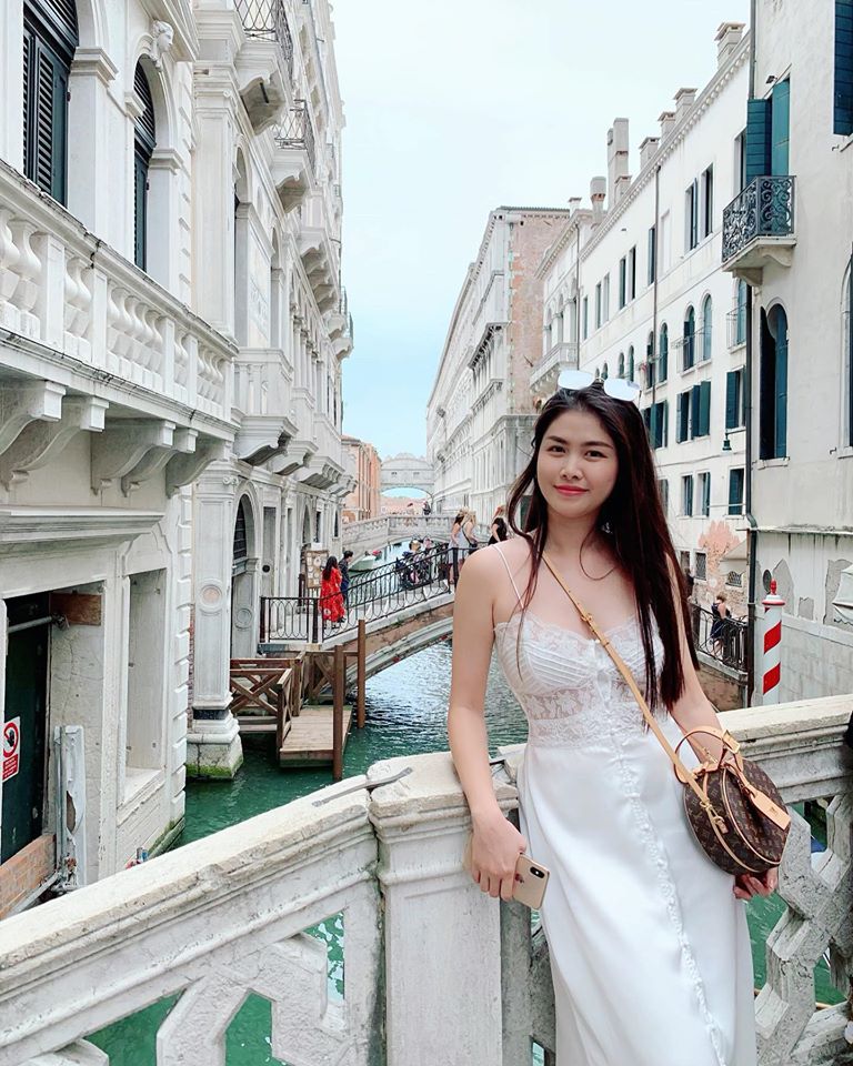 Bà xã Đăng Khôi tự tố mình bụng bự, nhưng dân tình lại chẳng thấy thế vì cô lên đồ quá khéo với 3 tips-6
