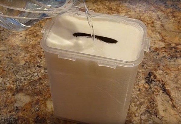 Đổ giấm vào giấy vệ sinh rồi cho vào tủ lạnh, biết công dụng ai cũng muốn học theo-4