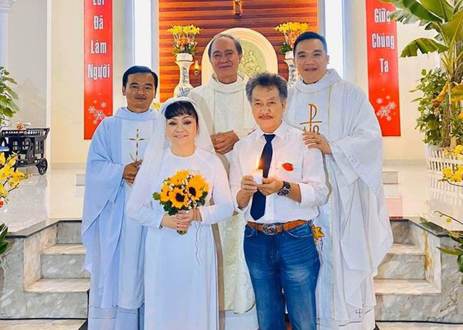Danh ca Hương Lan bất ngờ làm cô dâu ở tuổi 63, tổ chức hôn lễ tại nhà thờ Ba Giồng, Tiền Giang-1
