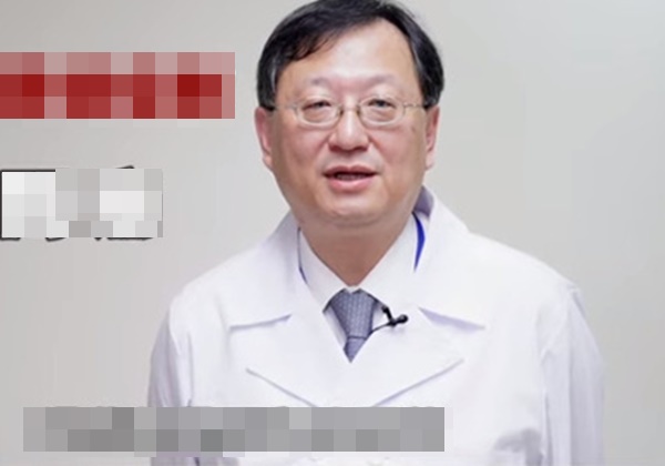 Bác sĩ chuyên sâu về lồng ngực tiết lộ 5 triệu chứng viêm phổi cần điều trị sớm, 3 nhóm người có nguy cơ bị nhiễm bệnh cao nhất-1