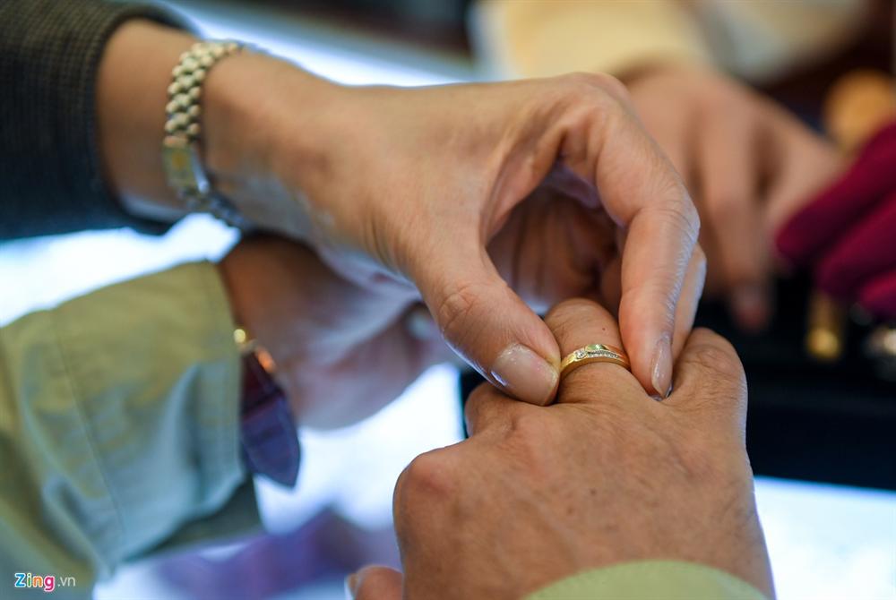 Mang 50 cây vàng bán chốt lời ngày giá đạt đỉnh-7