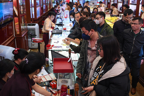 Giá vàng hôm nay 26/2, chìm sâu cuốn theo trăm tỷ đầu cơ-3