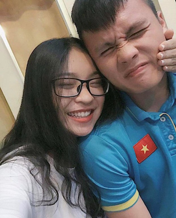 Bắt gặp Quang Hải và Nhật Lê đi ăn mùi mẫn đêm qua, đã quay lại với nhau?-1