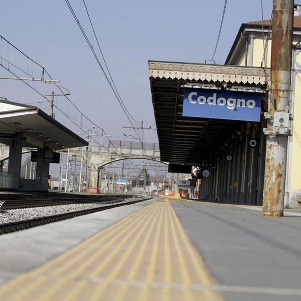 Thị trấn ở Italy vắng vẻ, ảm đạm như ngày tận thế vì dịch Covid-19-1