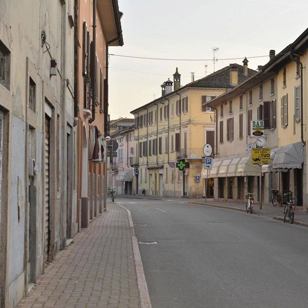 Thị trấn ở Italy vắng vẻ, ảm đạm như ngày tận thế vì dịch Covid-19-2