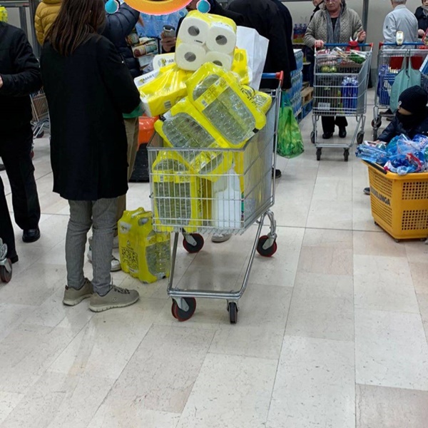 Thị trấn ở Italy vắng vẻ, ảm đạm như ngày tận thế vì dịch Covid-19-6