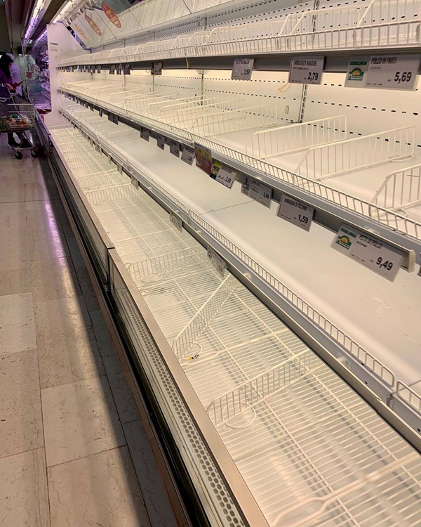 Thị trấn ở Italy vắng vẻ, ảm đạm như ngày tận thế vì dịch Covid-19-7