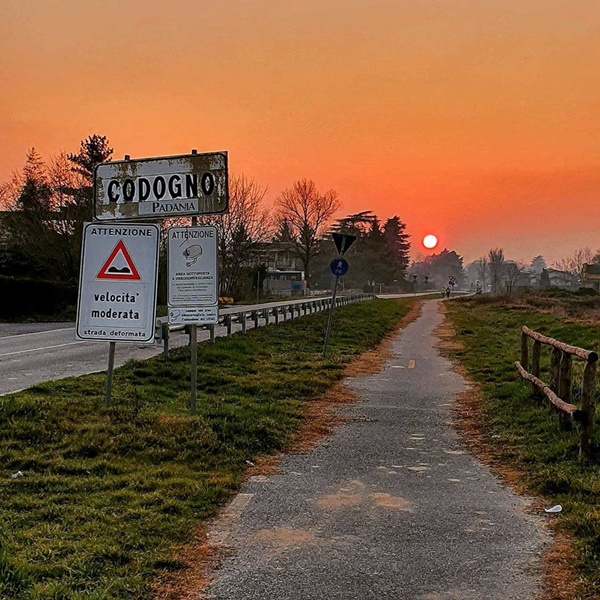 Thị trấn ở Italy vắng vẻ, ảm đạm như ngày tận thế vì dịch Covid-19-8