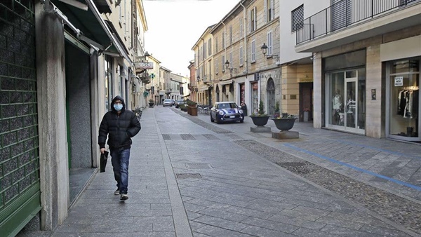 Thị trấn ở Italy vắng vẻ, ảm đạm như ngày tận thế vì dịch Covid-19-10