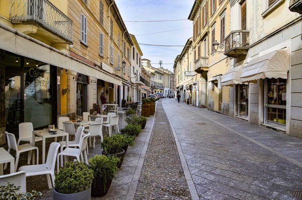 Thị trấn ở Italy vắng vẻ, ảm đạm như ngày tận thế vì dịch Covid-19-11