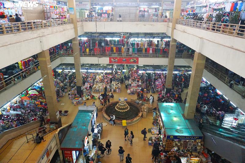 Đói hàng, vắng khách, tiểu thương chợ Đồng Xuân chỉ bán hàng nửa buổi-2