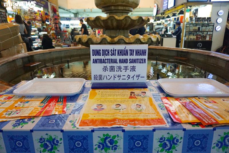 Đói hàng, vắng khách, tiểu thương chợ Đồng Xuân chỉ bán hàng nửa buổi-3