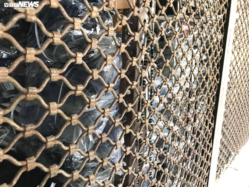 Đói hàng, vắng khách, tiểu thương chợ Đồng Xuân chỉ bán hàng nửa buổi-8