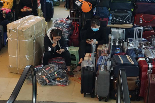 Ảnh: Cảnh tượng đìu hiu tại khu chợ lớn nhất Hà Nội trong mùa dịch Covid-19-13