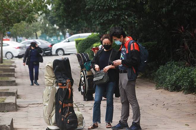 Dịch Covid-19: Nếp sinh hoạt ngày - đêm kỳ lạ ở phố Hàn” giữa Hà Nội-19